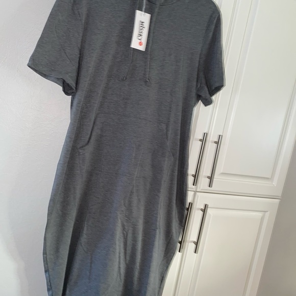 Hooded mini short sleeve dress - Picture 4 of 8